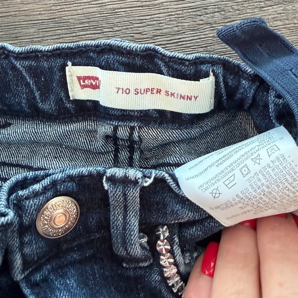 Levi's Girls Blue Jeans with Sequin Accents - Picture 3 of 5